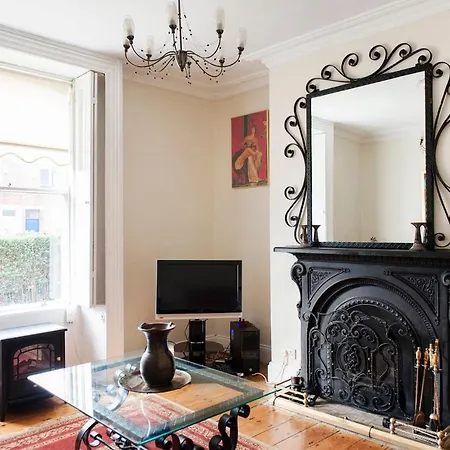 3 Bedroom Townhouse Close To City Centre Mouy60 Feriehus *