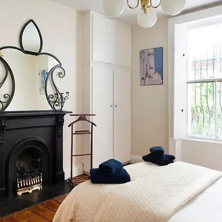 펜션 3 Bedroom Townhouse Close To City Centre Mouy60 *