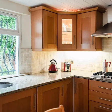 펜션 3 Bedroom Townhouse Close To City Centre Mouy60
