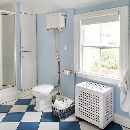 בית נופש 3 Bedroom Townhouse Close To City Centre Mouy60
