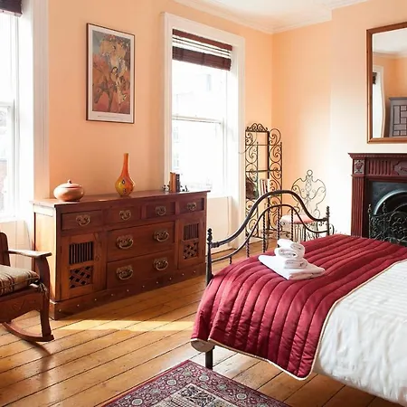 펜션 3 Bedroom Townhouse Close To City Centre Mouy60