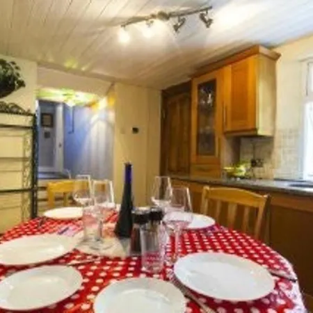 3 Bedroom Townhouse Close To City Centre Mouy60 בית נופש דבלין