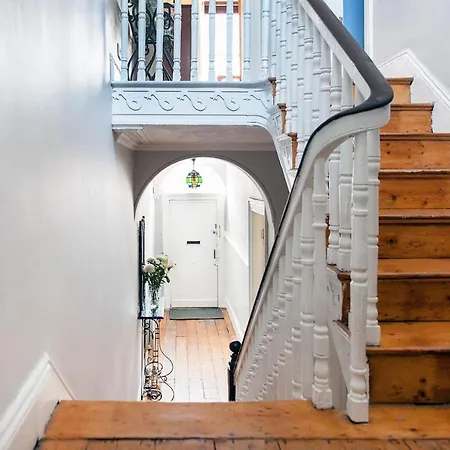 3 Bedroom Townhouse Close To City Centre Mouy60 Semesterbostad Dublin